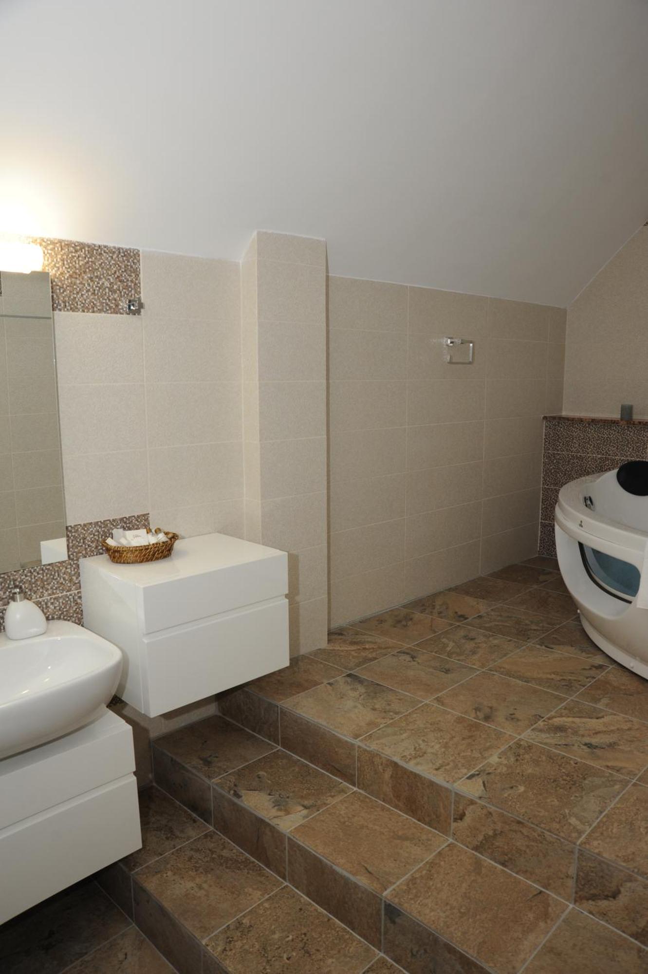 Castelul De Smarald Bed & Breakfast Pangaracior ภายนอก รูปภาพ